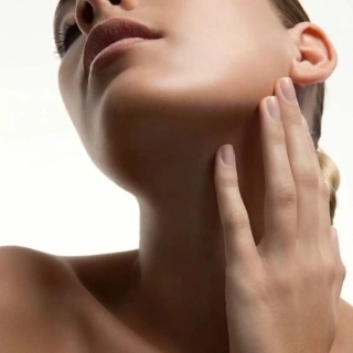 Салонные уходовые процедуры омоложения кожи шеи
